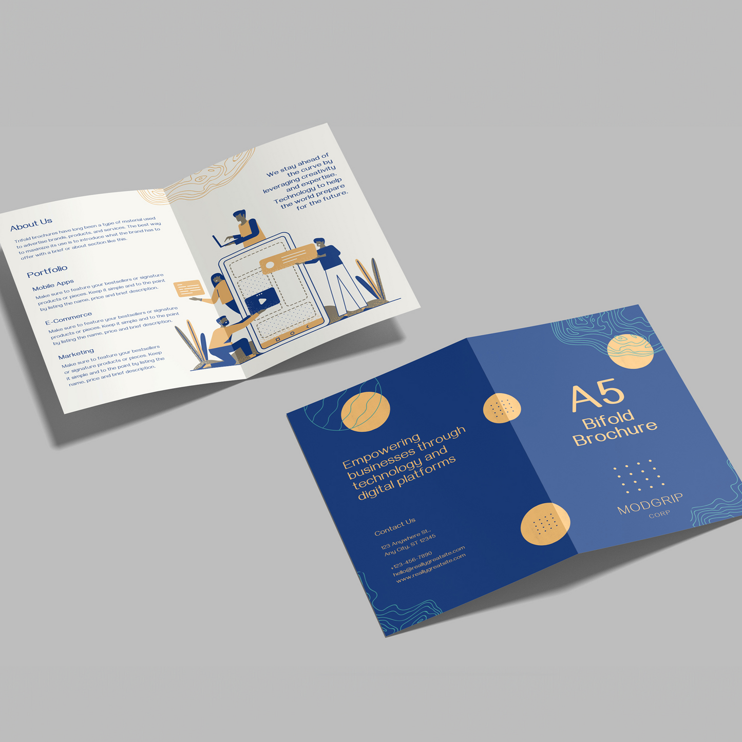 Bi-fold Matte Brochure x2,500
